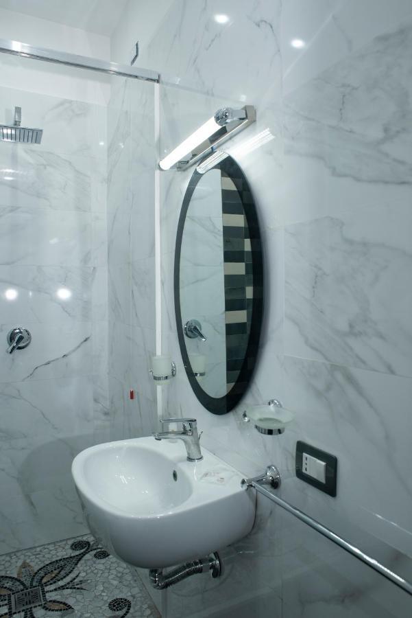 Royal Rooms Station Naples Luaran gambar